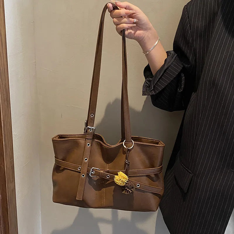 One-shoulder underarm tote bag in PU with polyester lining, zip coin pocket, and splicing detail.
