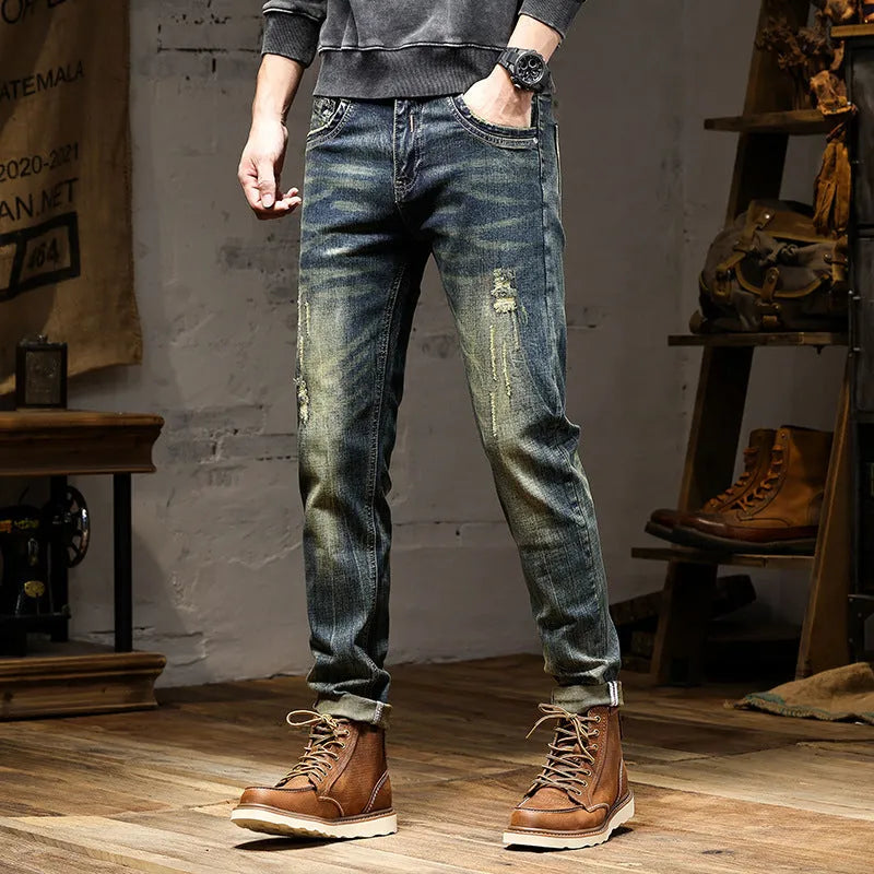Men's slim-fit jeans in retro colour with stretch denim fabric and zip fly fastening