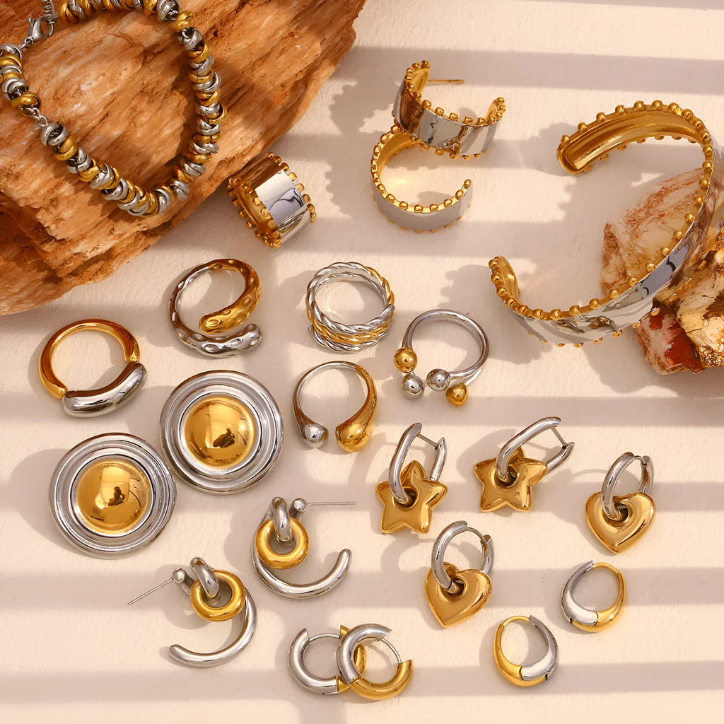 Gold electroplated geometric jewellery set with earrings, bracelet and necklace