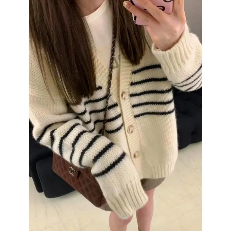 Collar button cardigan autumn sweater in picture colour with 3D pattern