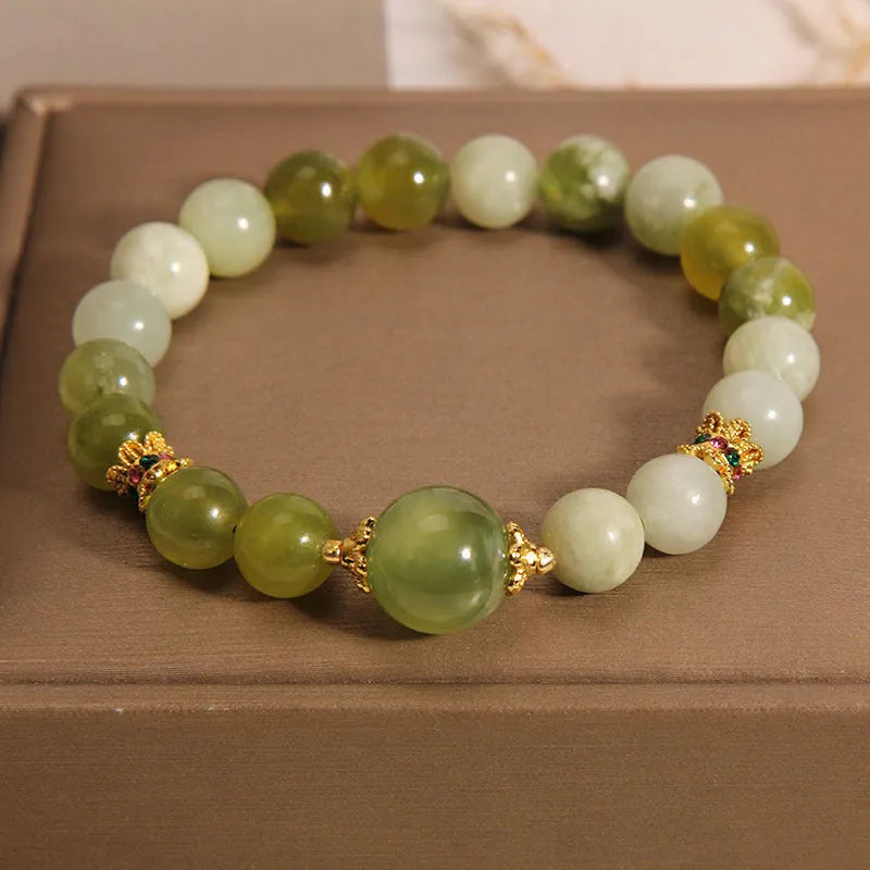 Women's bracelet in Xiuyan jade green colour with original sweet Mori-style design