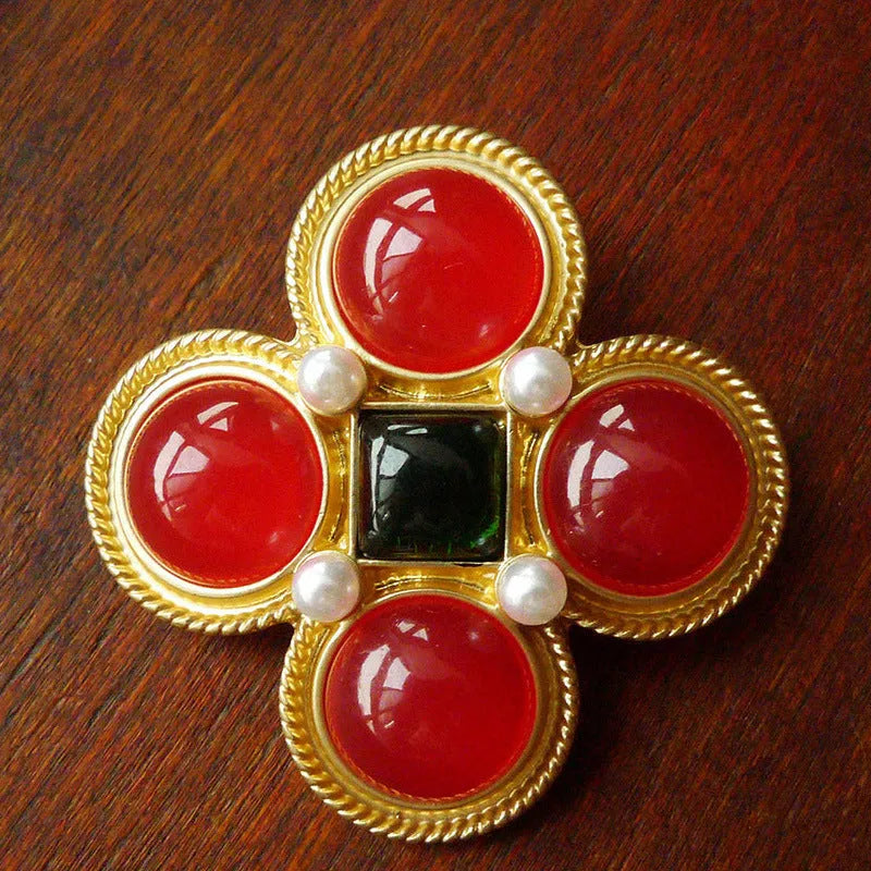 Retro diamond-shaped zinc alloy brooch in vintage baroque style, shown with size variation across eight styles.