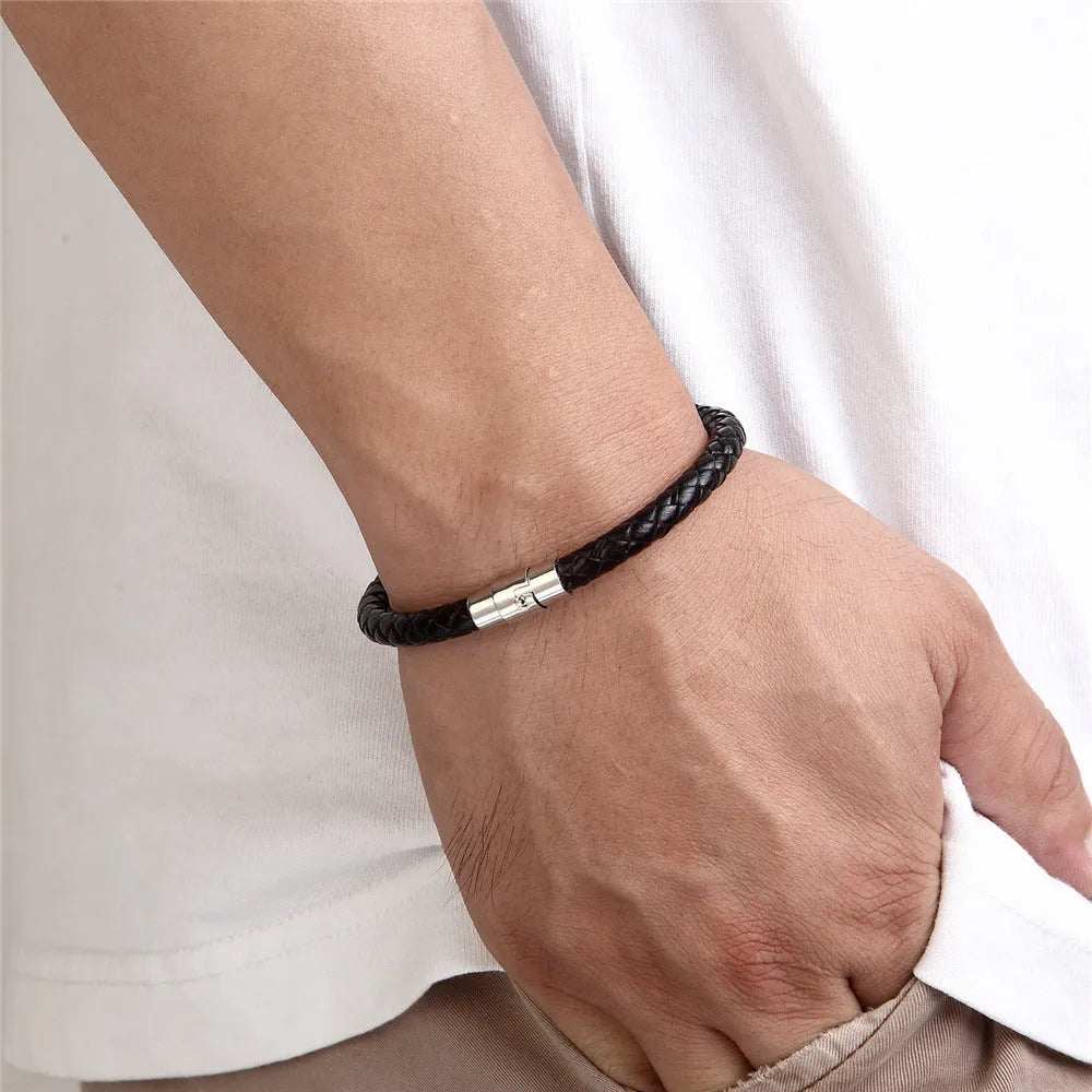Titanium steel geometric wire bracelet with magnetic clasp in silver tone