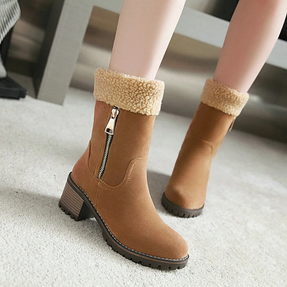Snow boots with plush lining and rubber sole in black, grey, green, or orange colours