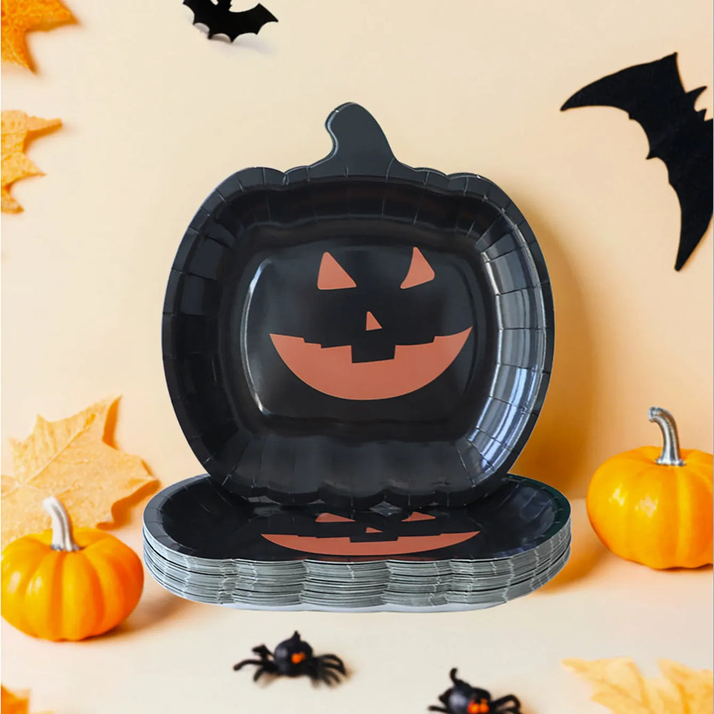 Cute black pumpkin design on a 9-inch thickened disposable paper plate for Halloween parties.
