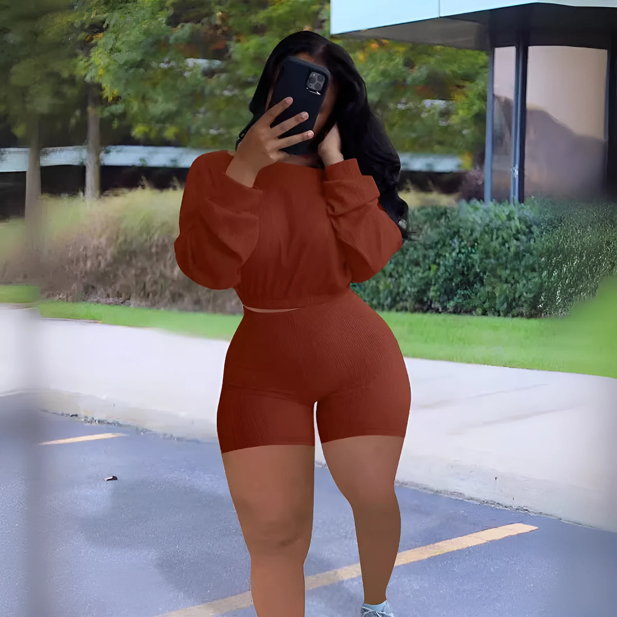 Women's off-the-shoulder sunken stripe two-piece set in solid colour with long sleeves and shorts