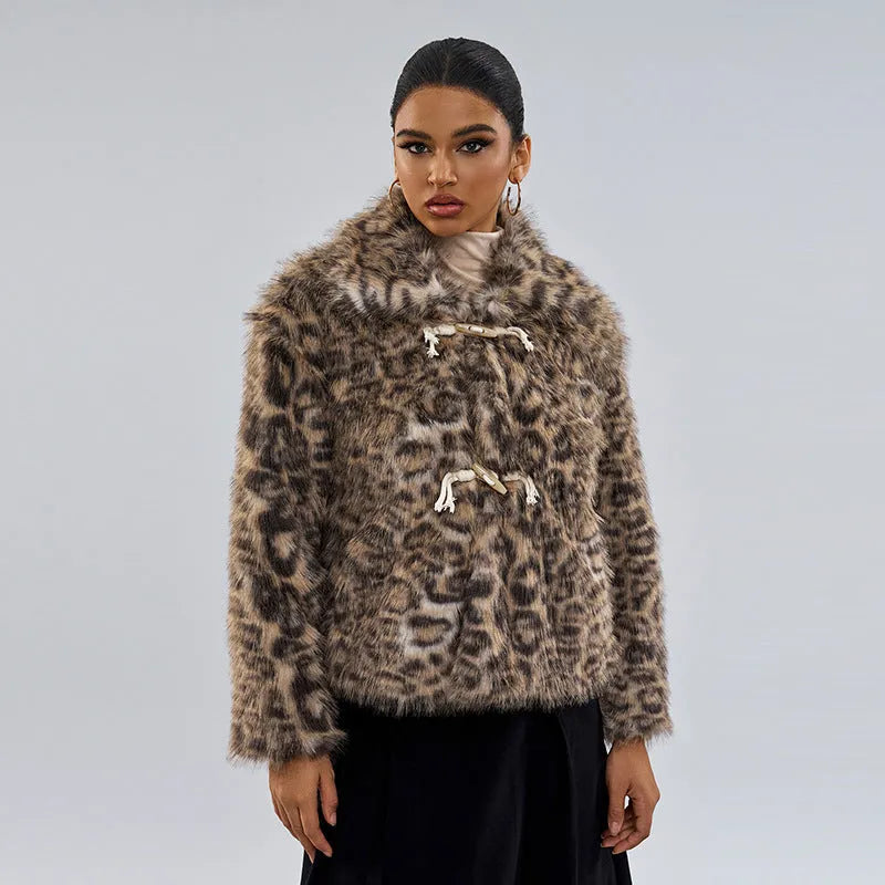 Leopard print women's coat with buckle collar closure and regular sleeves