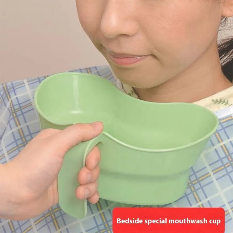 Green plastic bedridden elderly gargle cup for nursing oral care