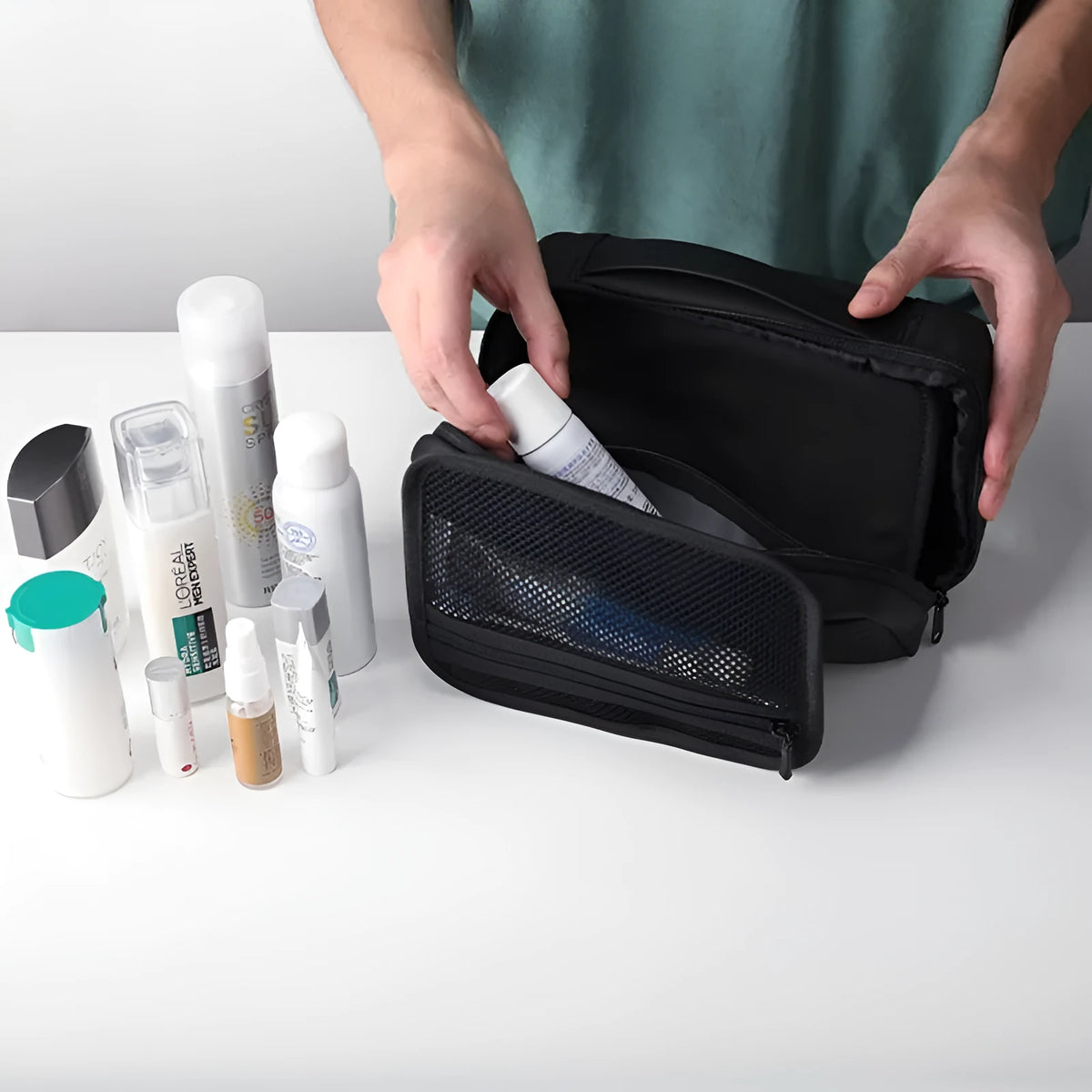 20L portable toiletries storage bag with dry-wet separation compartments in Oxford cloth construction