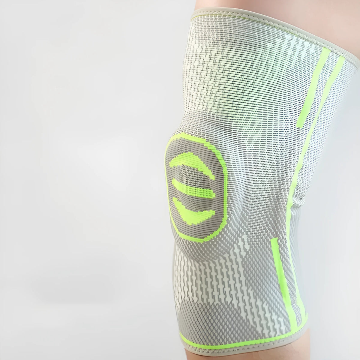Cotton mountaineering knee pads in green, blue and yellow colours with L, M, XL sizing