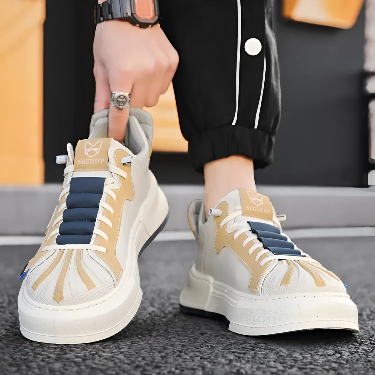 Men's beige low-top sneakers with elastic band fastening and round toe design