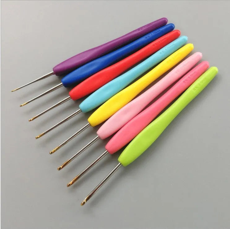 16-piece crochet hooks set with soft and hard plastic handles in PU storage bag