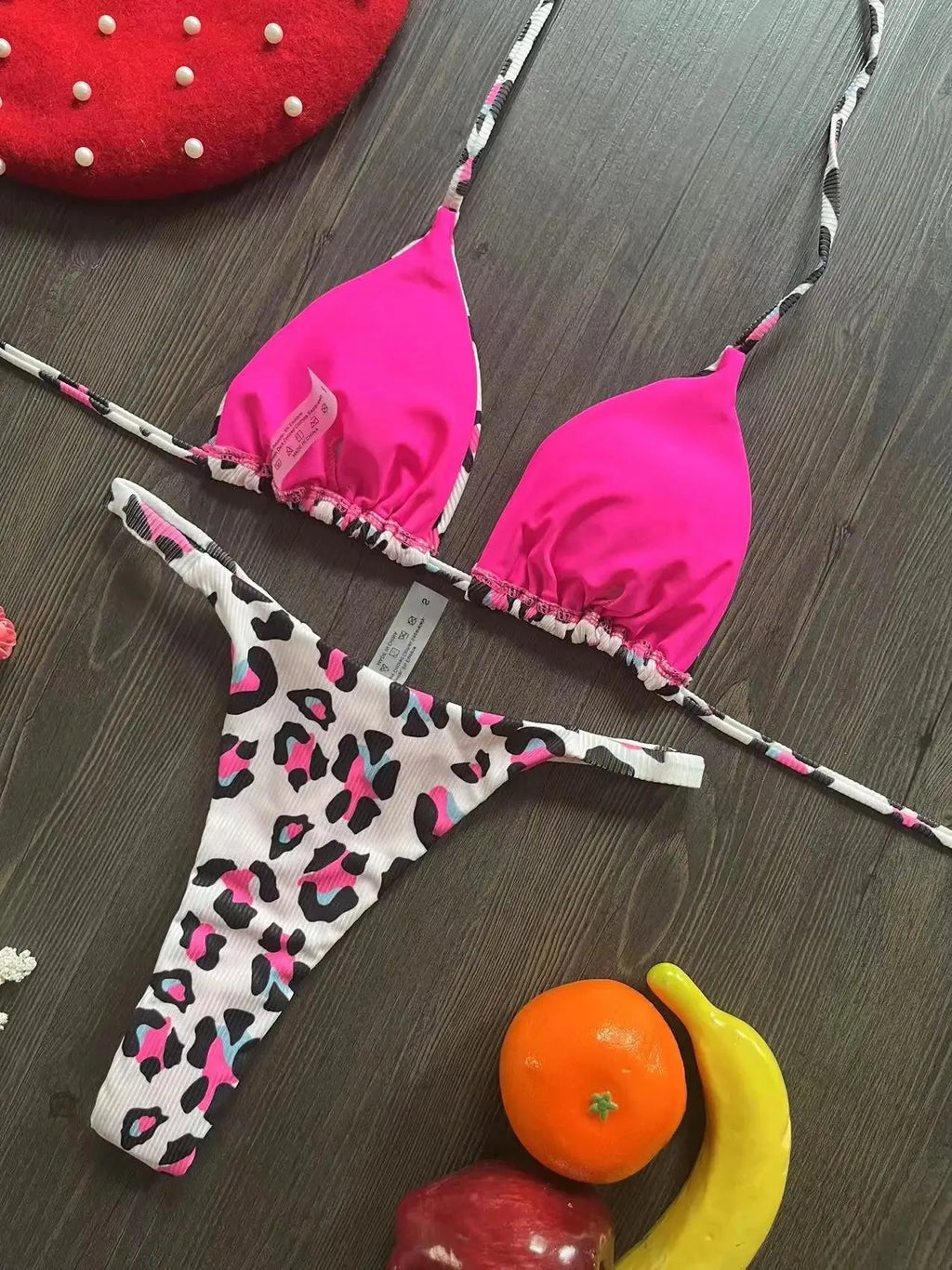 Women's printed bikini swimsuit in quick-dry polyester fabric on a mannequin.