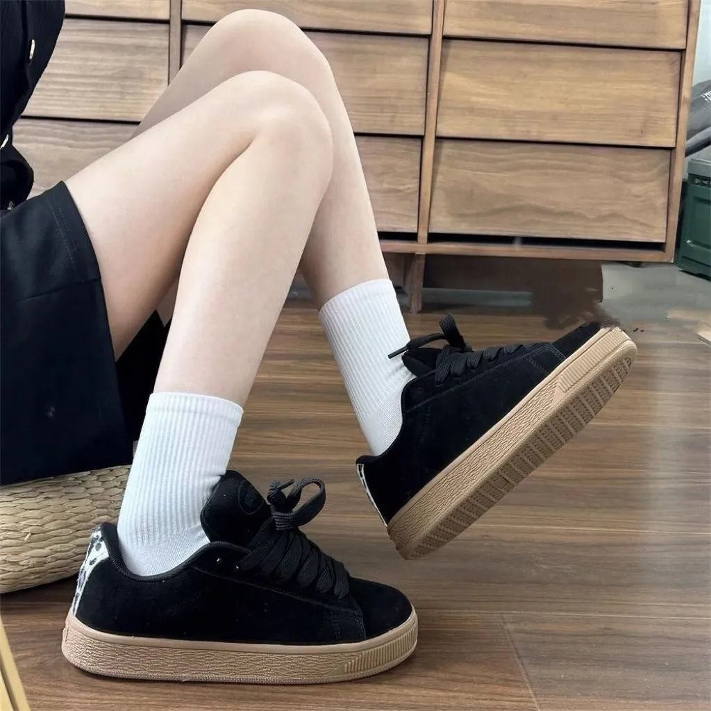Black retro low-top sneakers with lace-up front, round toe, and waterproof platform sole