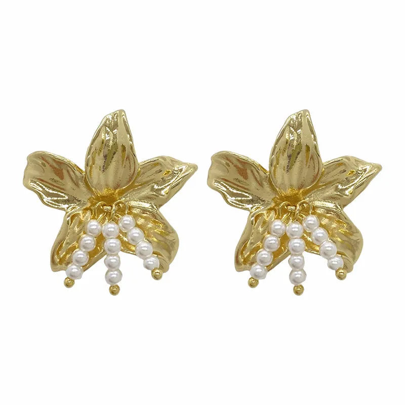 Golden H1795 pearl flower earrings for women with floral design and Seiko-treated metal components.