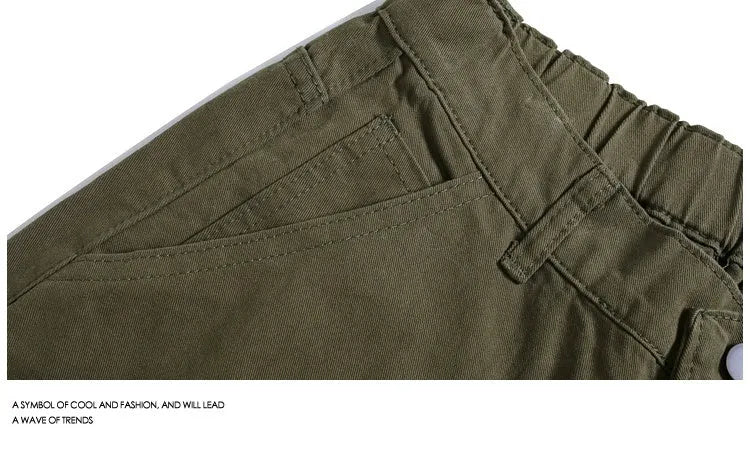 Women's workwear-inspired cropped pants with wide legs and decorative rivet detailing