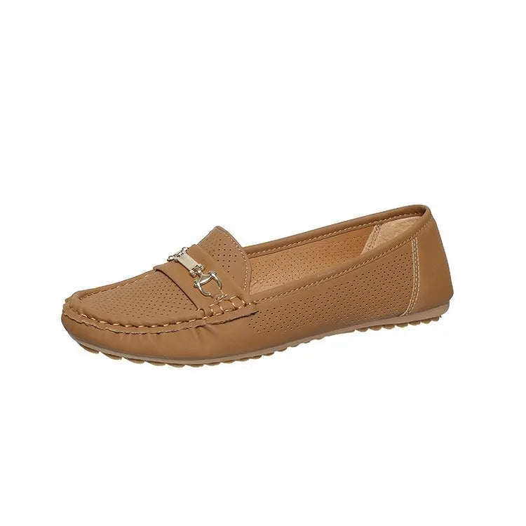 Women's flat casual shoe in solid colour with artificial PU upper, shown in sizes 36-43.