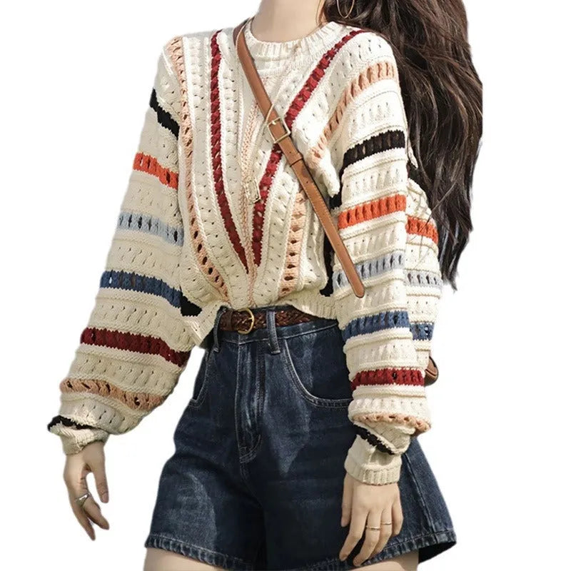 Colourful striped women's pullover sweater with batwing sleeves and a round neck in a loose fit.