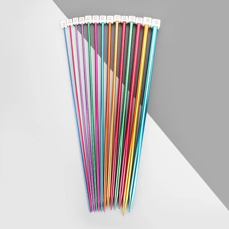 Aluminium crochet hook set with 15 sizes from 2.0mm to 10.0mm, each with protective metal caps