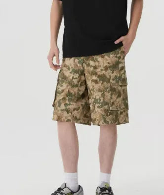 American retro workwear camouflage shorts in loose fit with cropped length for summer casual wear