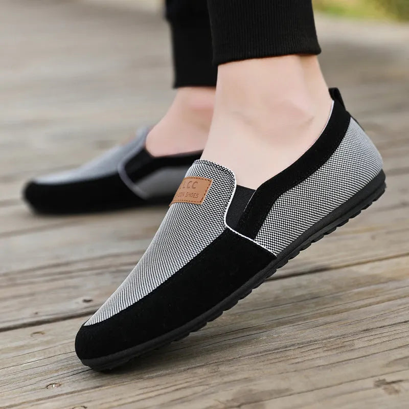 Men's solid colour canvas board shoes with round toe and rubber sole