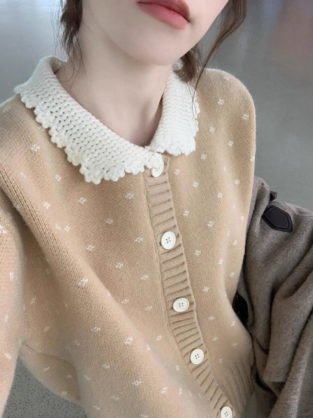 Retro Peter Pan collar knitted cardigan in floral pattern with button front