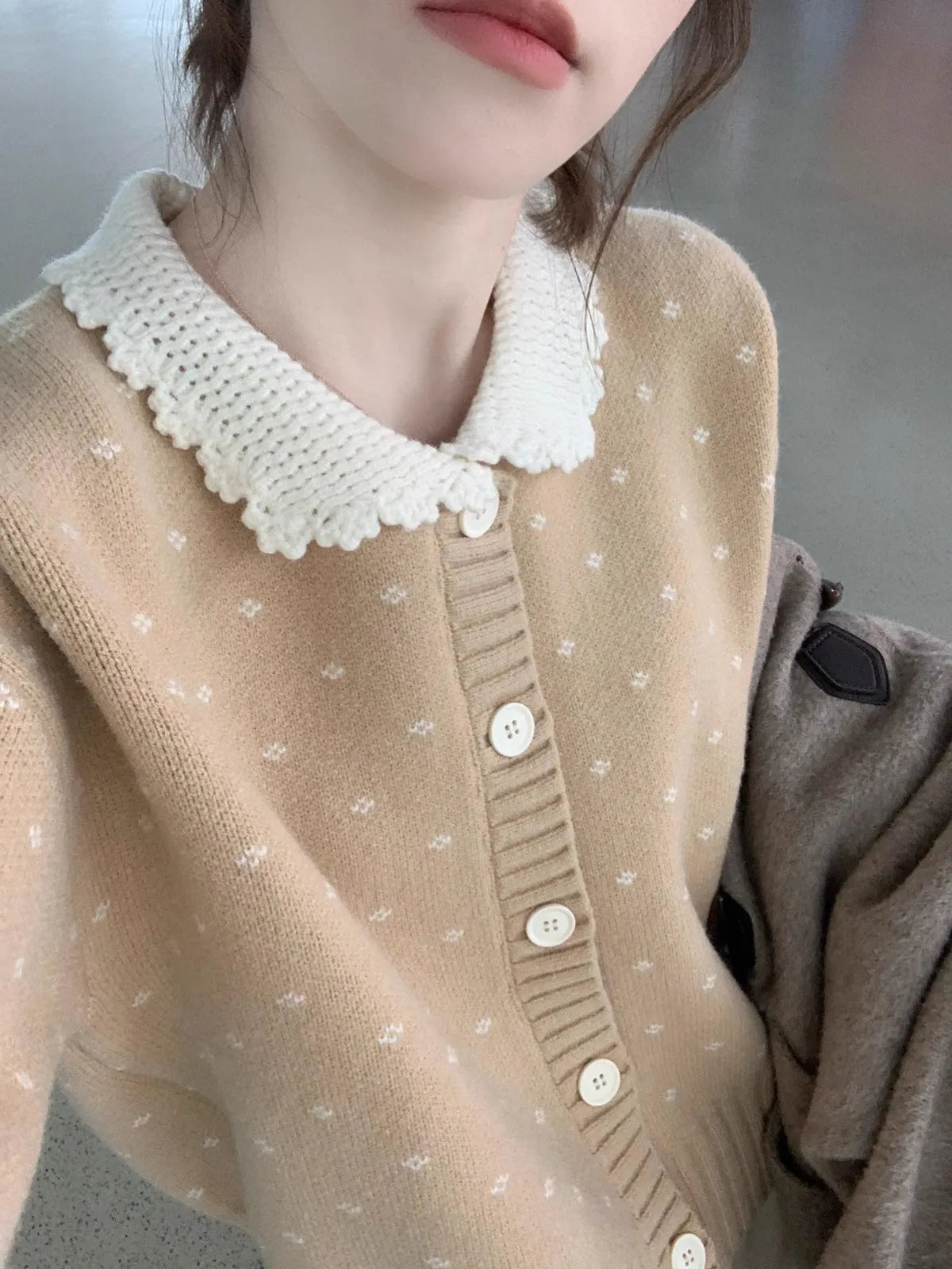 Retro Peter Pan collar knitted cardigan in floral pattern with button front