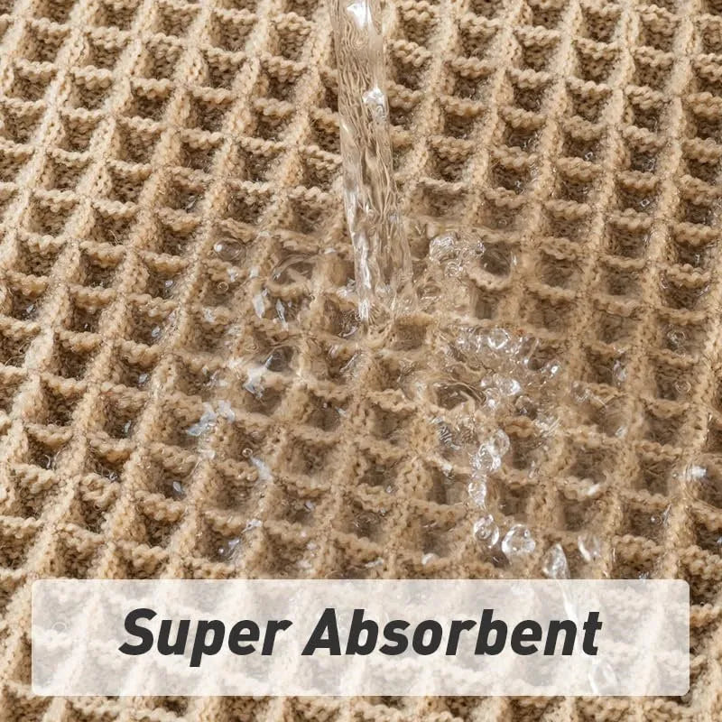 Square checkered pattern bath mat in beige colour on a bathroom floor.
