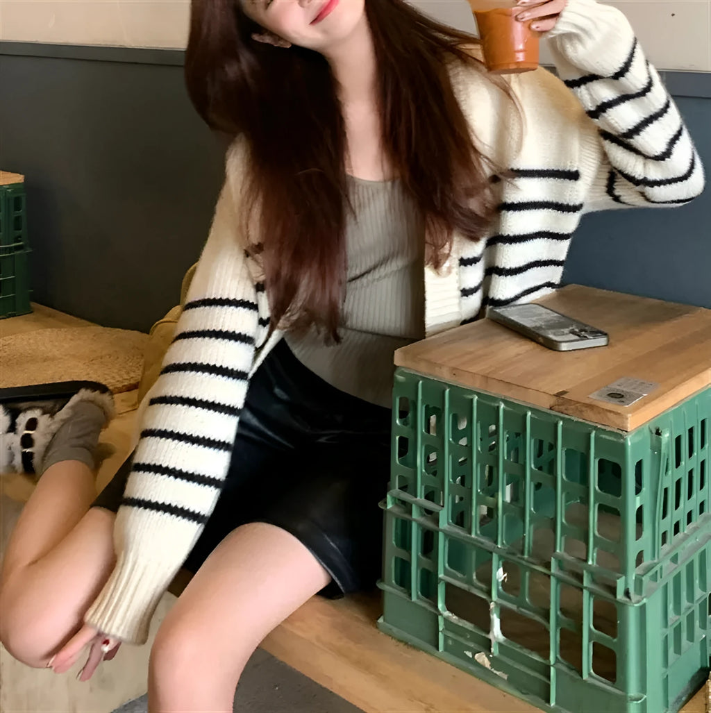 Collar button cardigan autumn sweater in picture colour with 3D pattern