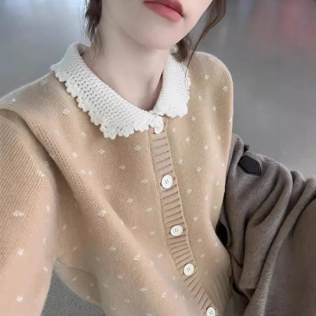 Retro Peter Pan collar knitted cardigan in floral pattern with button front