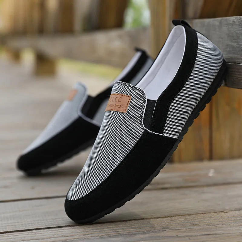 Men's solid colour canvas board shoes with round toe and rubber sole