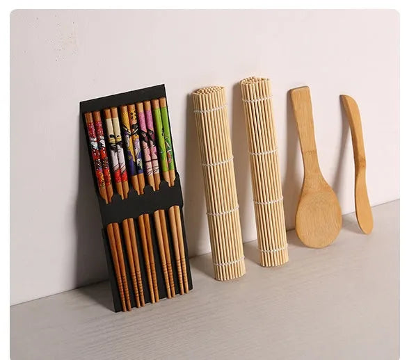 Sushi making kit with bamboo mat and spatula in white for home sushi rolling