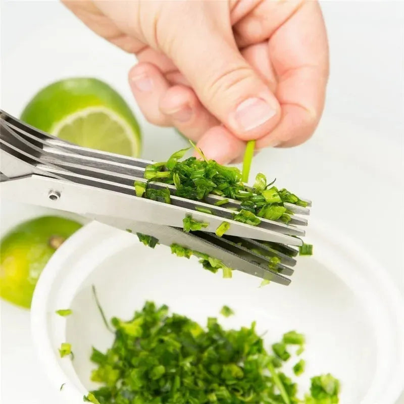 Multi-layer green onion scissors in stainless steel, 13.5 cm long, V-shaped blades in green, 3 or 5 layers
