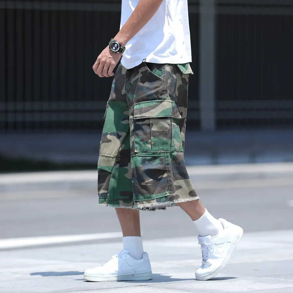 American retro workwear camouflage shorts in loose fit with cropped length for summer casual wear