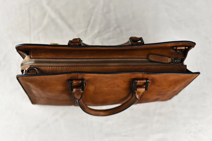 Men's 14-inch retro leather handbag in horizontal square business design with zipper closure