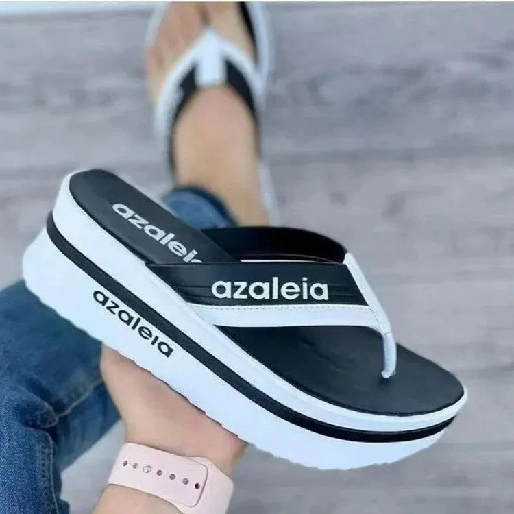 Women's solid-colour platform casual slippers with herringbone toe detail in three colour options.