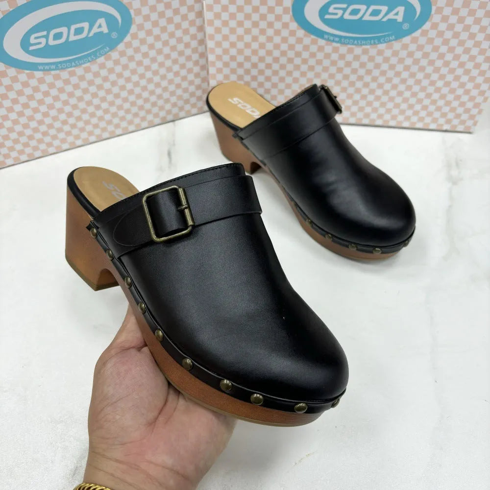 Retro chunky heel closed toe slippers with rivet trim in black or dark brown colour