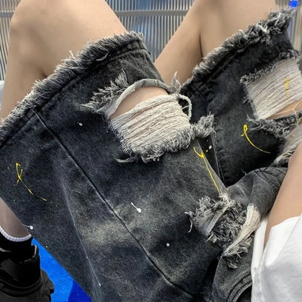 Men's casual water washed hole denim shorts in loose fit street style