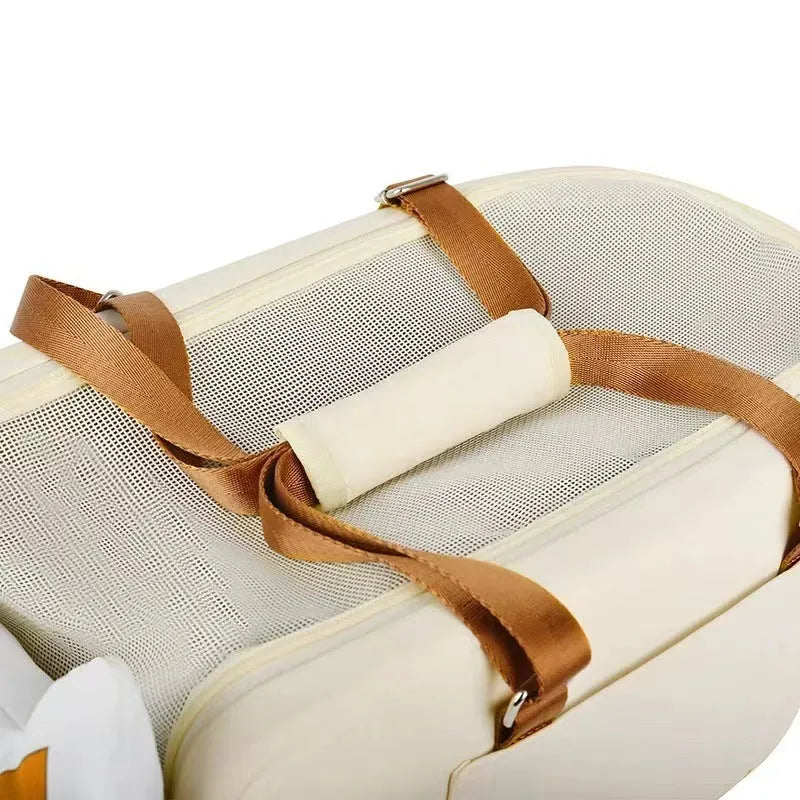 Hard-sided beige pet carrier with EPE padding measuring 43x25x22.5cm for pets under 15kg
