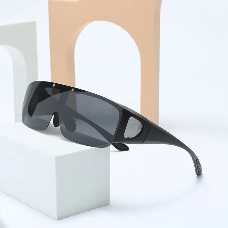 Polarised sunglasses with myopia correction for outdoor sports including mountain climbing and cycling