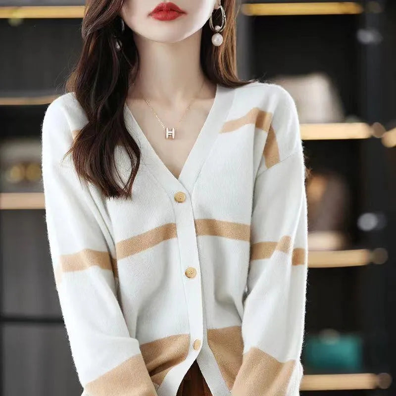 Women's striped V-neck button cardigan with a 3D pattern in a slim fit.