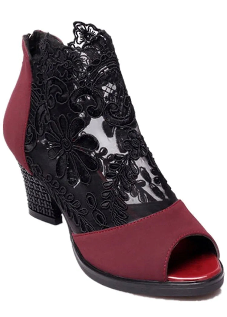 Women's black gladiator sandals with square heel and flower lace design