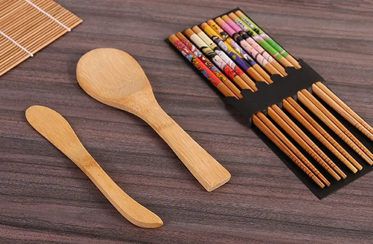 Sushi making kit with bamboo mat and spatula in white for home sushi rolling