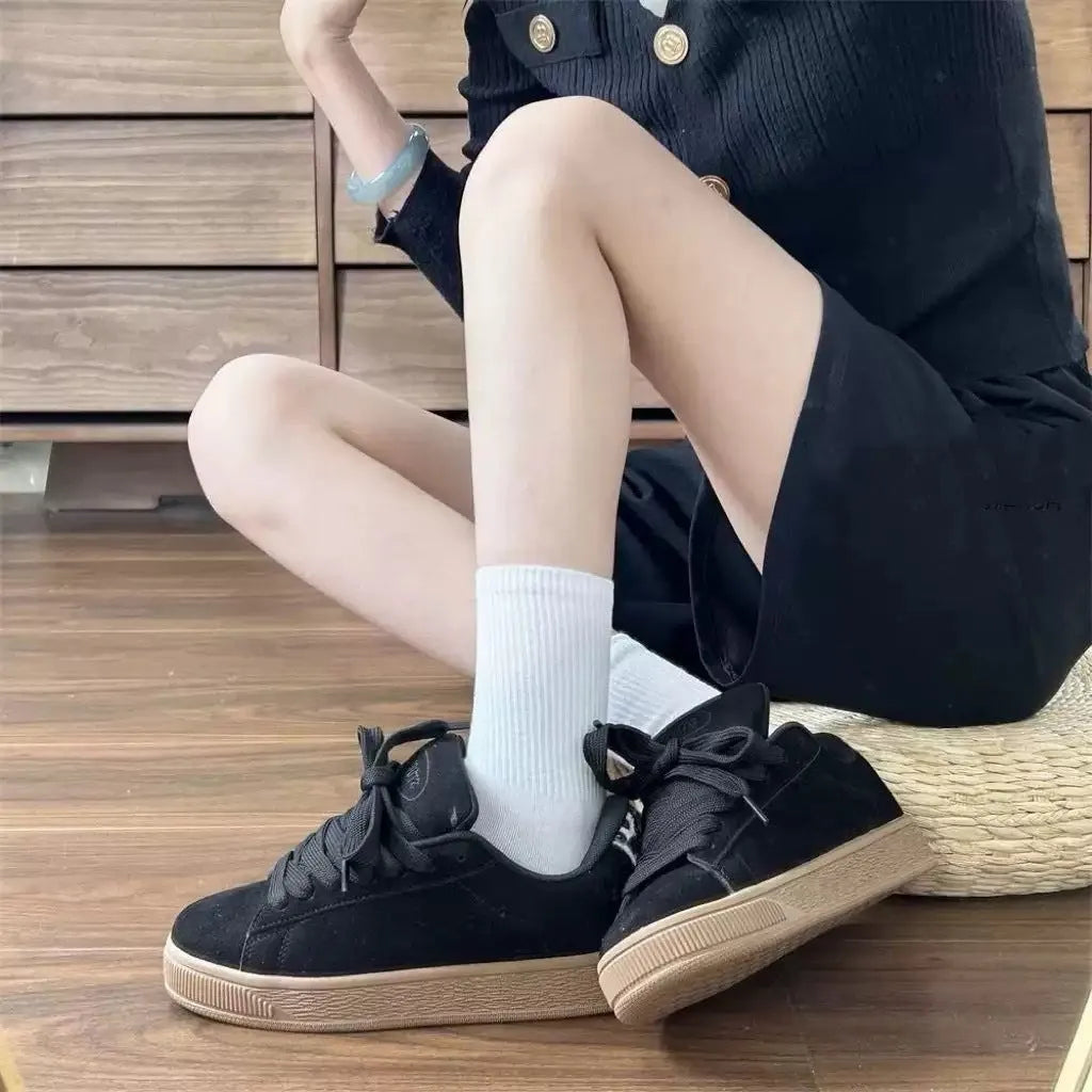 Black retro low-top sneakers with lace-up front, round toe, and waterproof platform sole