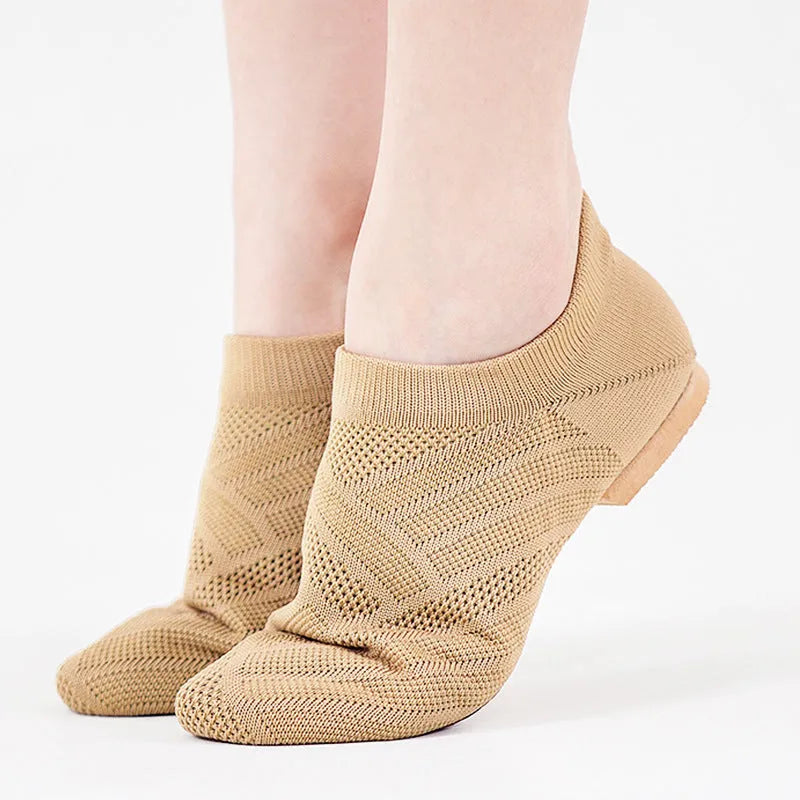 Simple solid colour camel dance shoes with cotton mesh upper and leather sole for Latin dance and yoga