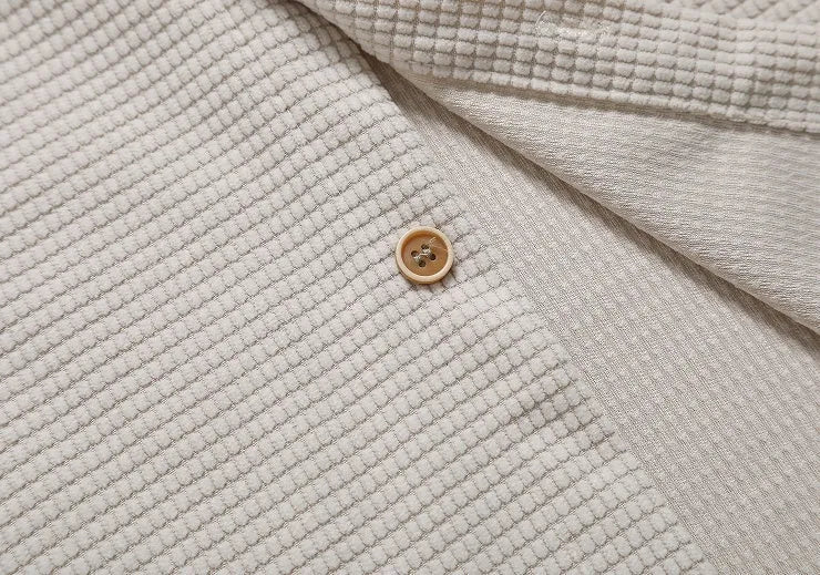 Men's off-white waffle short-sleeved shirt with small square collar and brown buttons, slim fit, sizes S-XXL.