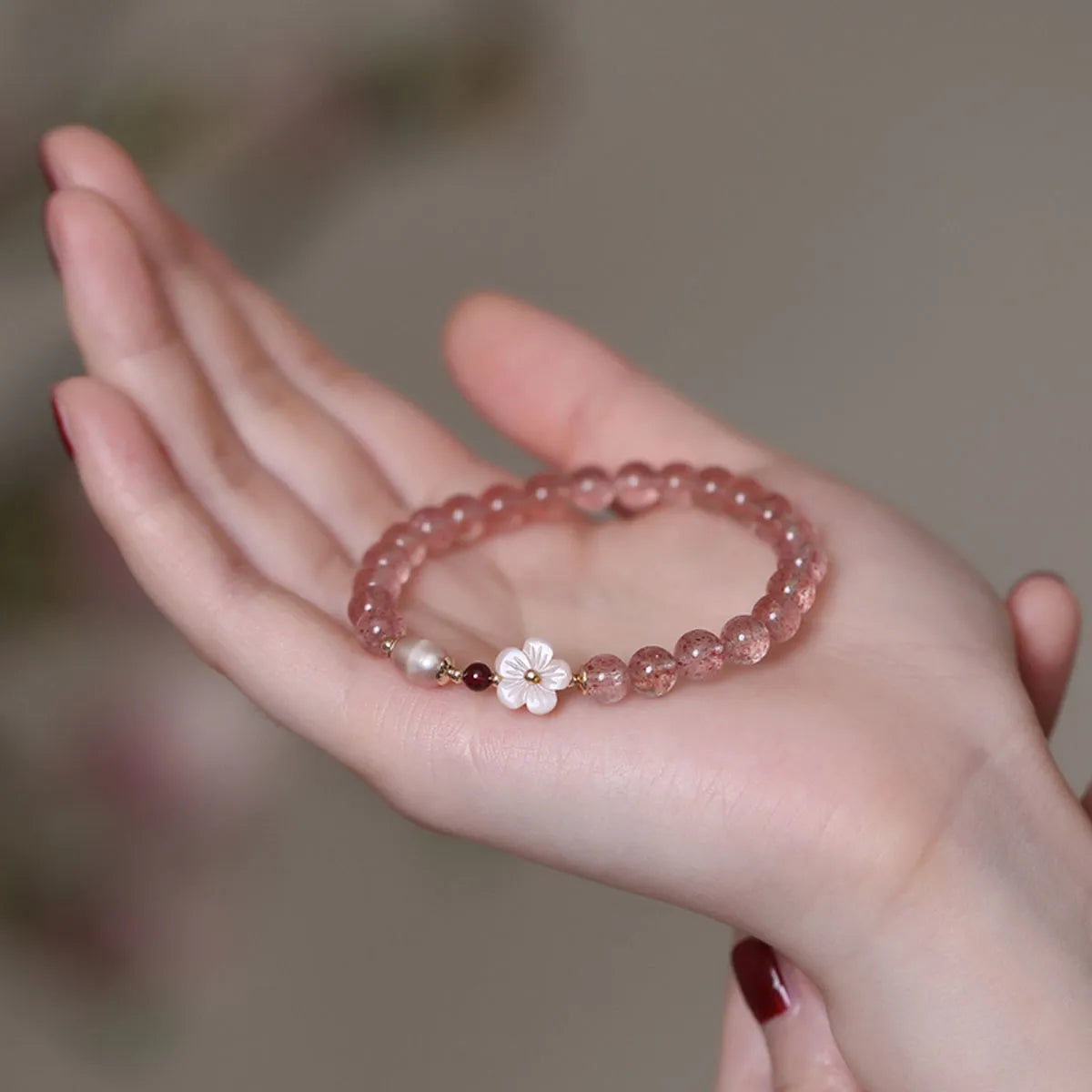 Strawberry quartz peach blossom crystal bracelet with flower-shaped beads