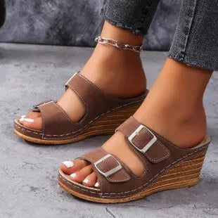 Women's wedge buckle beach slippers in creamy-white, black and maroon colour options