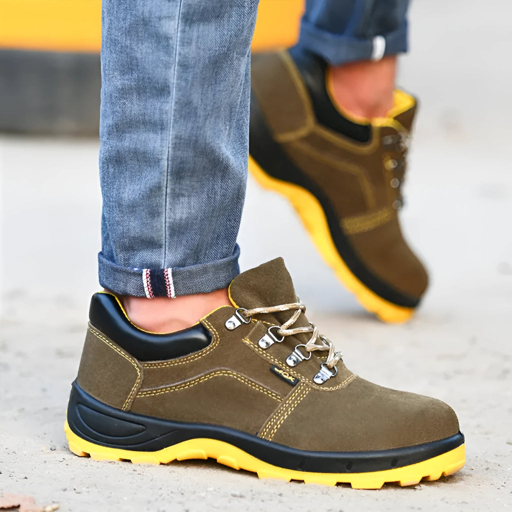 Bronze steel toe safety shoes with cowhide suede upper and patterned sole
