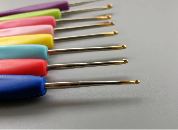 16-piece crochet hooks set with soft and hard plastic handles in PU storage bag